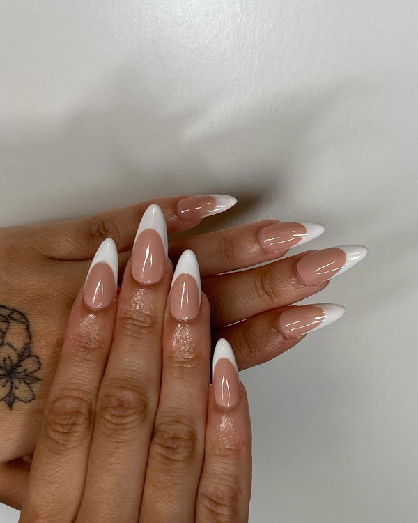 Pose Gel-X amande longue, french blanche