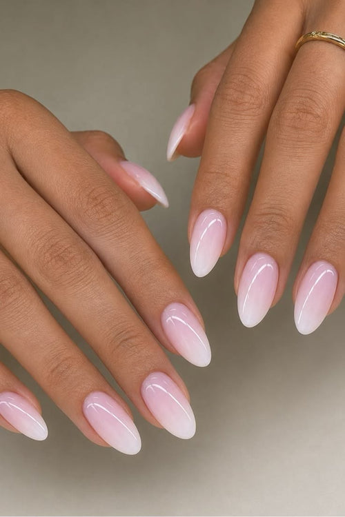 Pose Gel-X amande, dégradé babyboomer rose et blanc