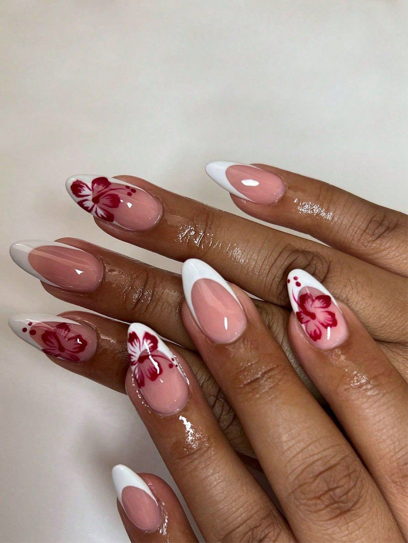 Pose Gel-X amande, hibiscus rouges peints à la main
